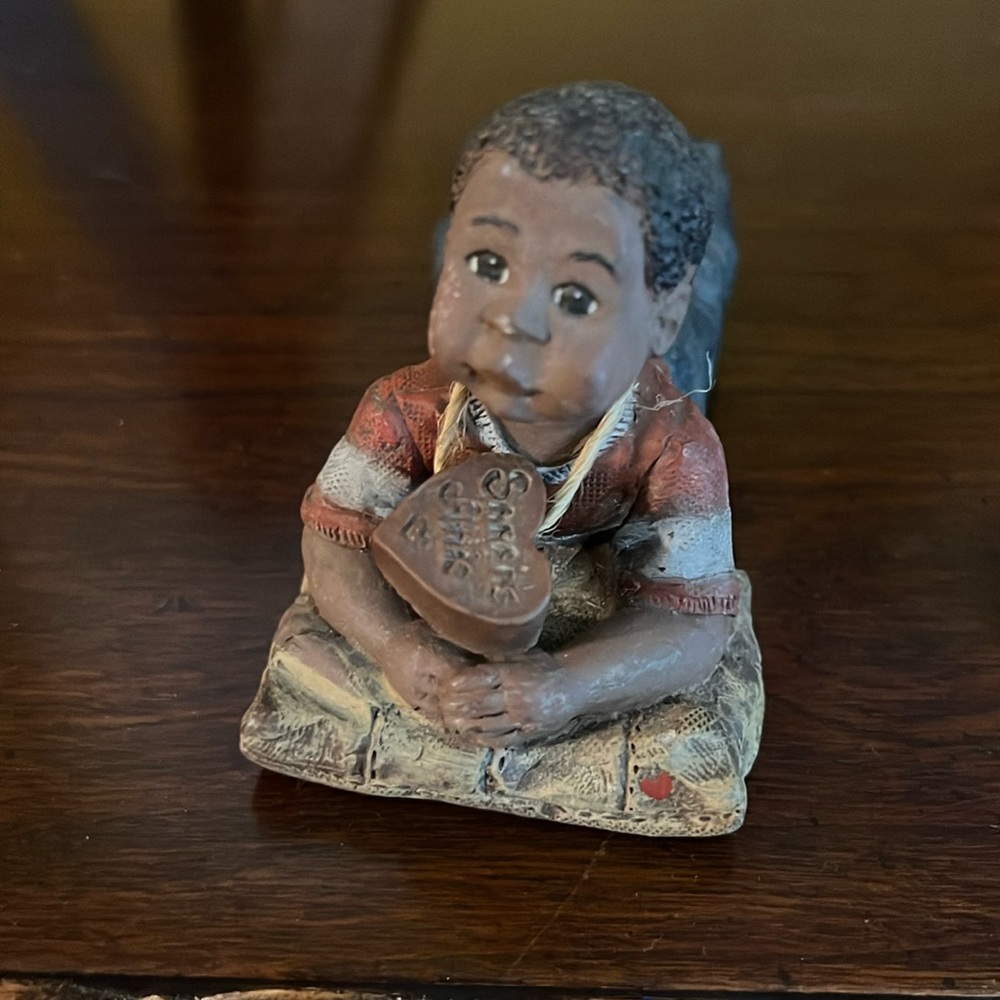 Sarah’s Attic Figurine Willie. Add it to your collection and smile!
